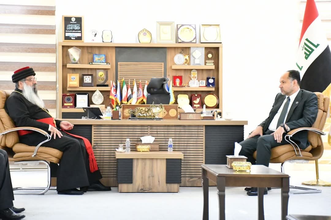 لقاء جامع بين رئيس جامعة الفرات الأوسط التقنية وأسقف كنيسة المشرق الآشورية