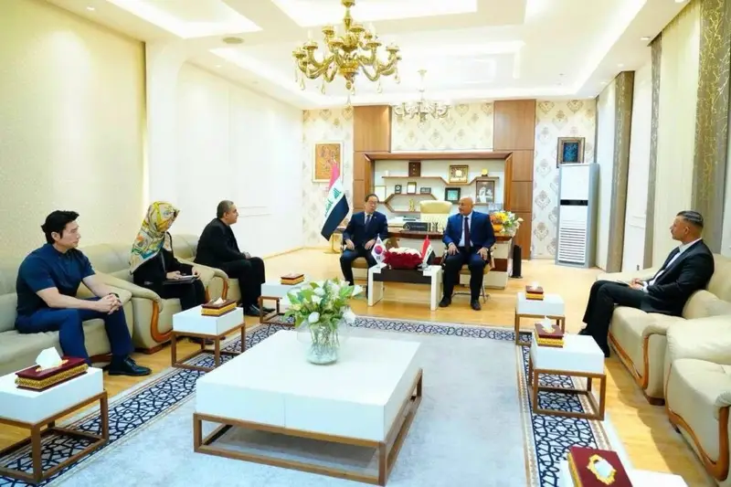 محافظ كربلاء يستقبل السفير الكوري ويبحثان تعزيز التعاون في مجالات الإعمار والتنمية